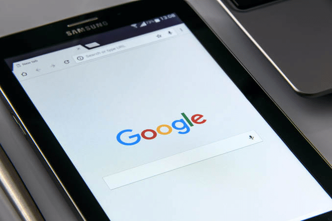 Crisp Apple 'Mega Mondays' GOOGLE SEARCH'S GUIDANCE AROUND AI-GENERATED CONTENT 678x452